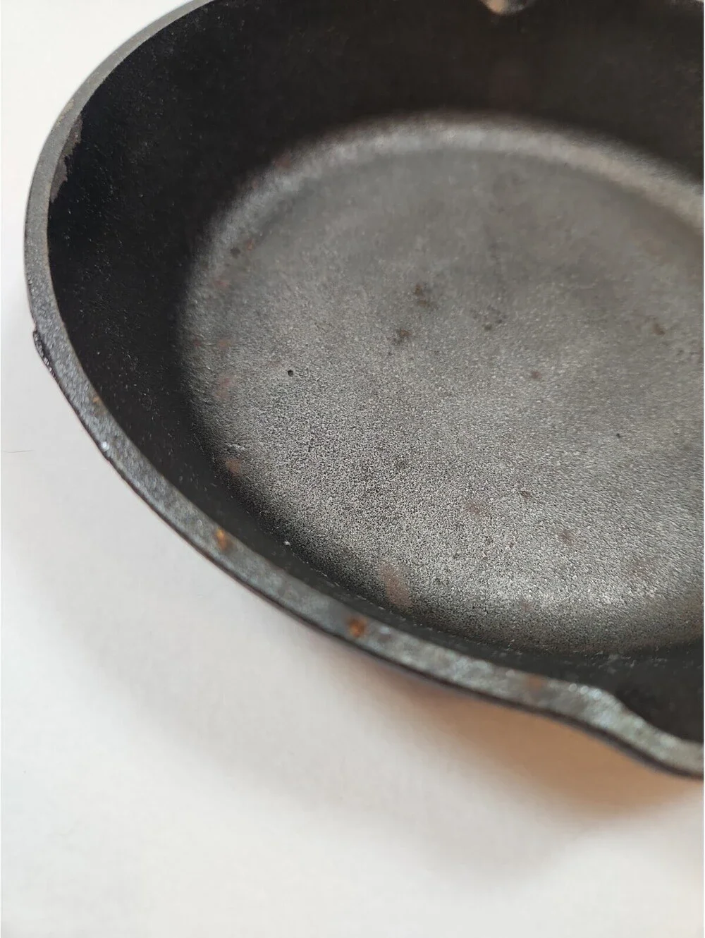 Lodge cast iron skillet 5SK, Needs TLC See Pics,  Decor Or Restore